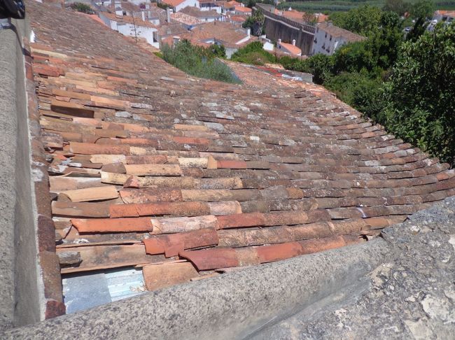 民家の屋根のアップ