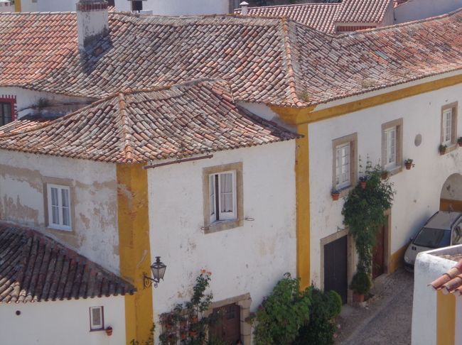 城壁から見下ろす家々<br />ゴールはもうすぐだ