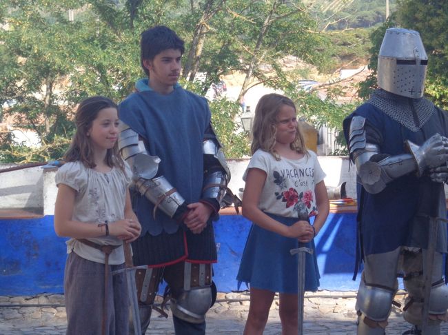 コスチュームを有料で着ることが出来るようです。<br />嬉しそうな子供達