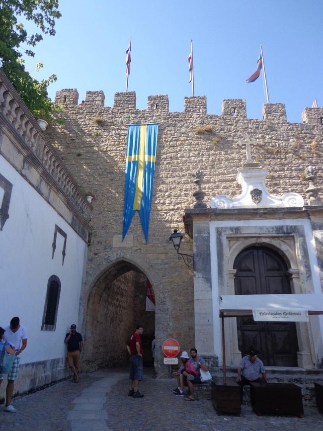 名残惜しさを引きずりながら、オビドスの村を離れます。