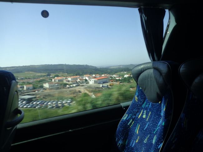 帰りのバス乗り場がわからず苦戦<br />誰かが、帰りのバス乗り場はここじゃない、と言い出し、<br />他の観光客カップルと一緒に、あっちゃこっちゃ移動しました。<br />結局、最初に降りたバス乗り場と殆ど一緒で、同じ通りを渡った向かい側でした。