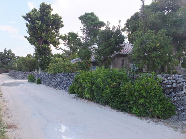 すっかり静かになった集落を進みます。