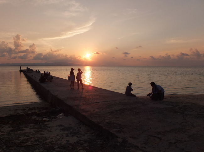 日が沈む前に西桟橋に到着。<br /><br />既に、先客が集まっていました。