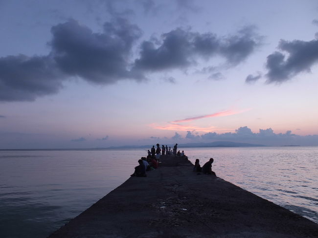 完全に日が落ちて、<br />いっとう綺麗なトワイライトタイム。