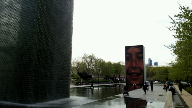 もう少しテクテク歩きます。熱いので水遊びが気持ちよさそうです。