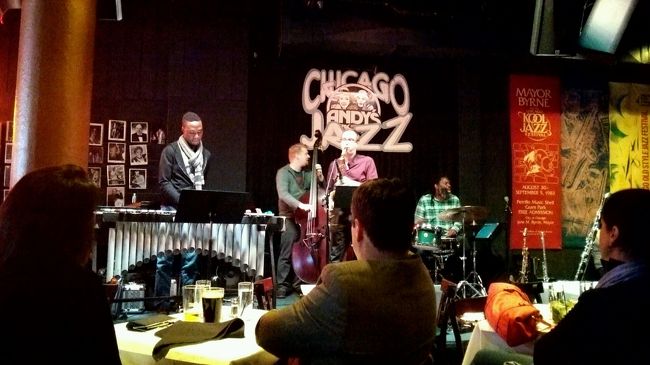 夕食後には移動してジャズです。本場のジャズ。。。もっとディープなところもありますが、このくらいオープンなところでも日本よりずっと本格的です。