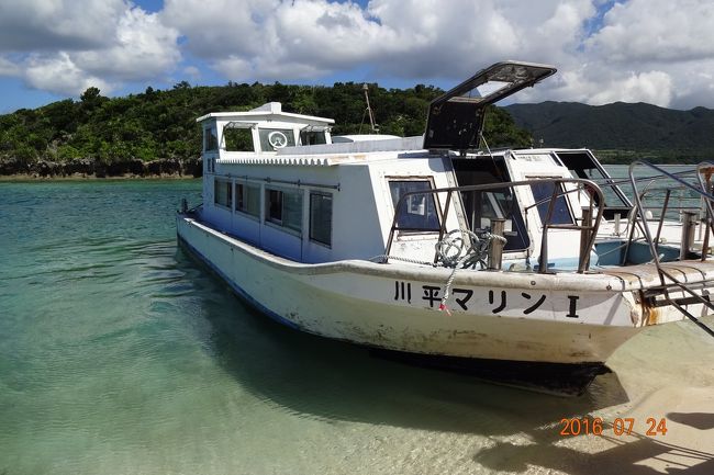 15時になり、砂浜で待っていた乗客を乗せて船がでます。