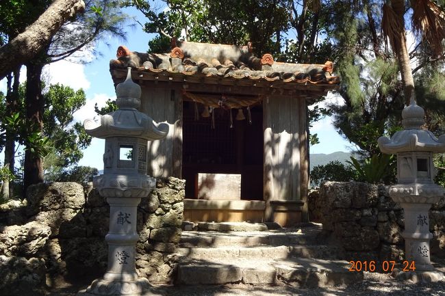 川平マリンサービスの受付近くにある川平観音堂にお参りして、少し時間を潰します。17世紀に建立されたそうです。
