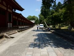 奈良市内から東大寺へのルートは戒壇院北側、正倉院南側の道から大仏殿北側から大仏殿西側の観光タクシー専用の駐車場で駐車。
奈良観光のタクシーは便利である。