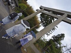やっぱり雨です…。
離島は天気が悪いと行動が限られますねぇ。

【玉若酢命神社】

空港から車で１０分程度にある大きな神社。
馬入れ神事や指定文化財があるようです。
