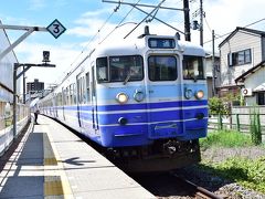 新潟行きは１１５系６連でやって来ました。

高校生を中心に結構な乗車率です。