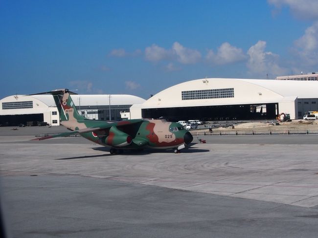 お次はずんぐりむっくりした輸送機