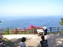【白島崎展望台】

大パノラマが堪能出来る隠岐で一番北にある岬です。
竹島は見えるかな？