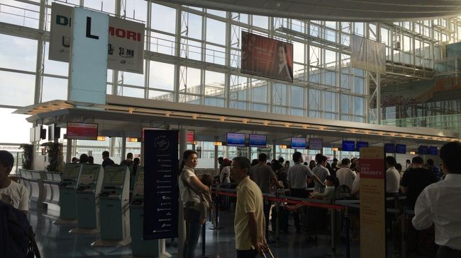 因みに、ＬＣＣは超満員！<br />カウンター２か所って、そりゃ無いわ。（゜ロ゜;）