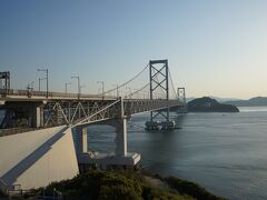 淡路島に戻り「道の駅 うずしお」から大鳴門橋を見ます。