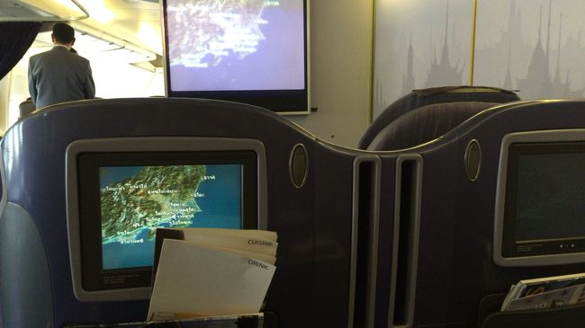 さて、シートに座って<br />ほお、モニターが大きいな