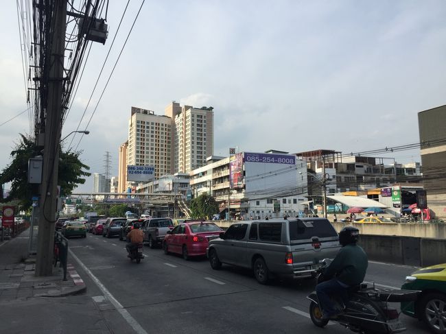 スティサン界隈。<br /><br />結構下町風情のある感じやけど、結局はＭＰ街ってイメージが強いみたい。<br />でも、向こう側に市場があるからおもしろそうではあるけどね