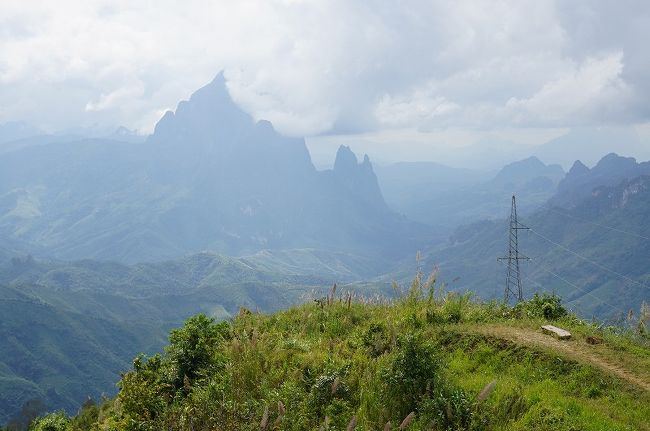 バンビエンからシェンクワンの峠<br /><br />展望レストランからの眺め