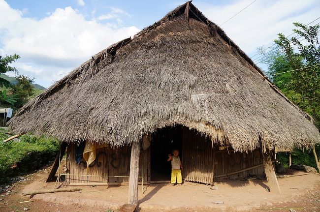 ソンブン村 モン族の家