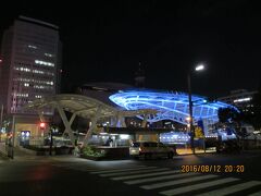 20:15　オアシス21着

　　　　さっきまで緑色に光っていたのに、

　　　　今度は青色。涼しげー。