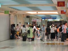 2016年8月13日 (土)

　6:45　ビジネスホテル新名を出発

　　　　エスカはバスツアーの集合場所らしい。