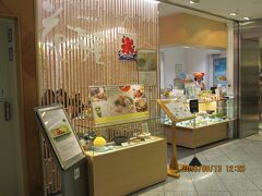 11:55　高島屋の13階の｢花の茶屋｣へ (30分間)

　　　　両口屋是清さんの、甘味処。

　　　