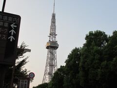 2016年8月12(金)

    　　   18:12　栄駅3番出口からの景色

　　　　なるほど。この角度が良いのね？