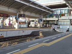 １７：０５丸亀から乗って高松には１７：３２到着。

高松駅は終着駅仕様です。