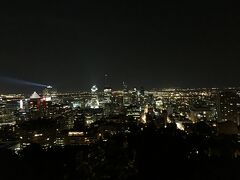 モン・ロワイヤル公園です。

モントリオール市街地の夜景を一望できます。