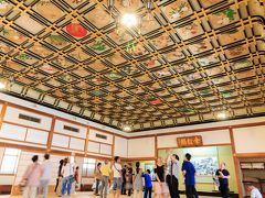 そして、有名な傘松閣の天井画
230枚もの花鳥彩色画が描かれています