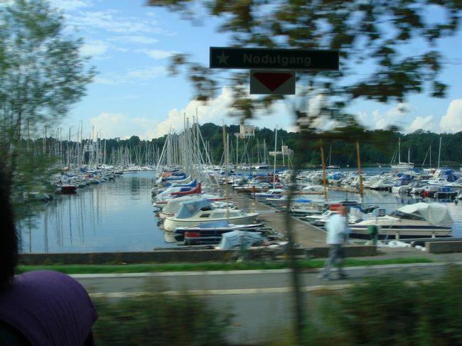 オスロの街を後に。車窓から。