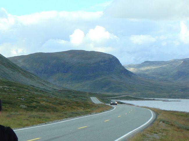 途中２，３か所停車しフィヨルドの雄大な素晴らしい景色を楽しませてくれました。