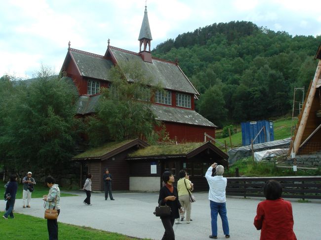 すぐ近くにこの教会もあったような気がします。