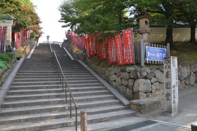 8：30頃に猿沢池方向から興福寺に入ります。