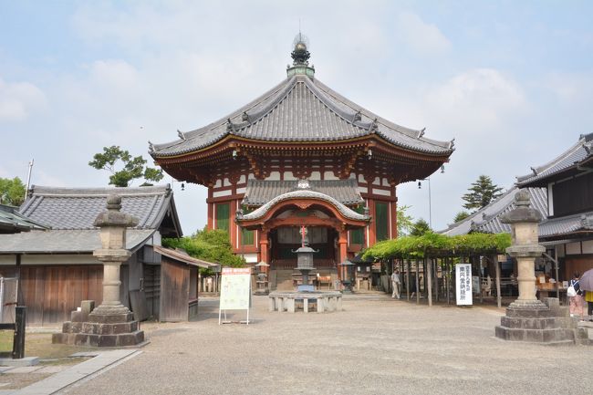 南円堂。江戸時代再建。西国三十三か所札所の一つでここだけなんか下町の雰囲気がします。