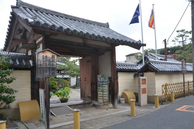 次に十輪院に向かいます。南門になります。重要文化財。11：00頃。