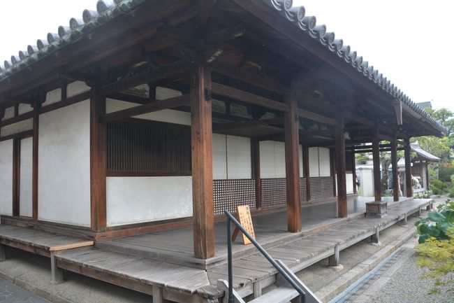 緩やかな軒です。