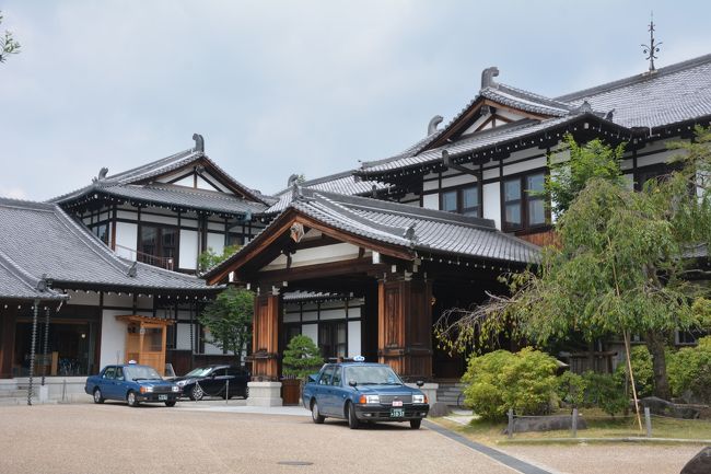 玄関です。宿泊客でない分、なんか緊張してきた。