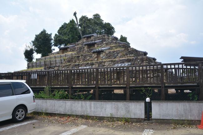 頭塔の塀の外から見た全体像。奈良時代の僧侶の実忠という人が作ったそうです。