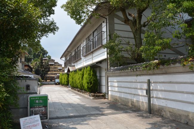 東に進み頭塔を見学します。写真はホテルウェルネス飛鳥路入口。ここの奥に頭塔入口があります。ホテルのフロントで受付をしてから頭塔の敷地に入ります。