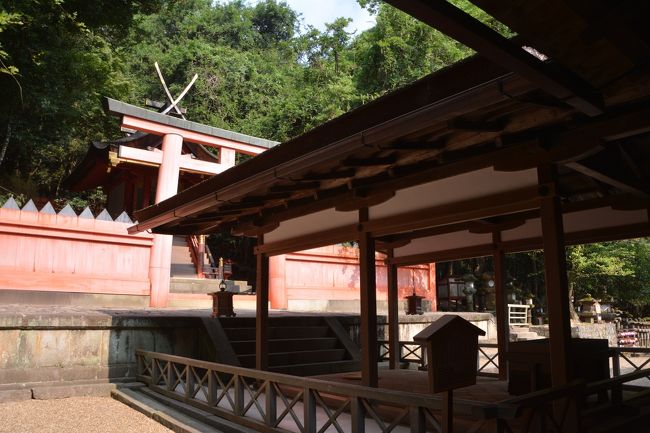 本殿エリアから南に向かいます。写真は若宮神社。