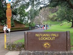 ヌウアヌ・パリ展望台（Nuuanu Pali Lookout）
強風の名所として有名なところです。