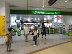 ちなみにこの日は茅ヶ崎でお昼を食べました。
改札を出た正面に駅ビル「ラスカ」の入口があります。