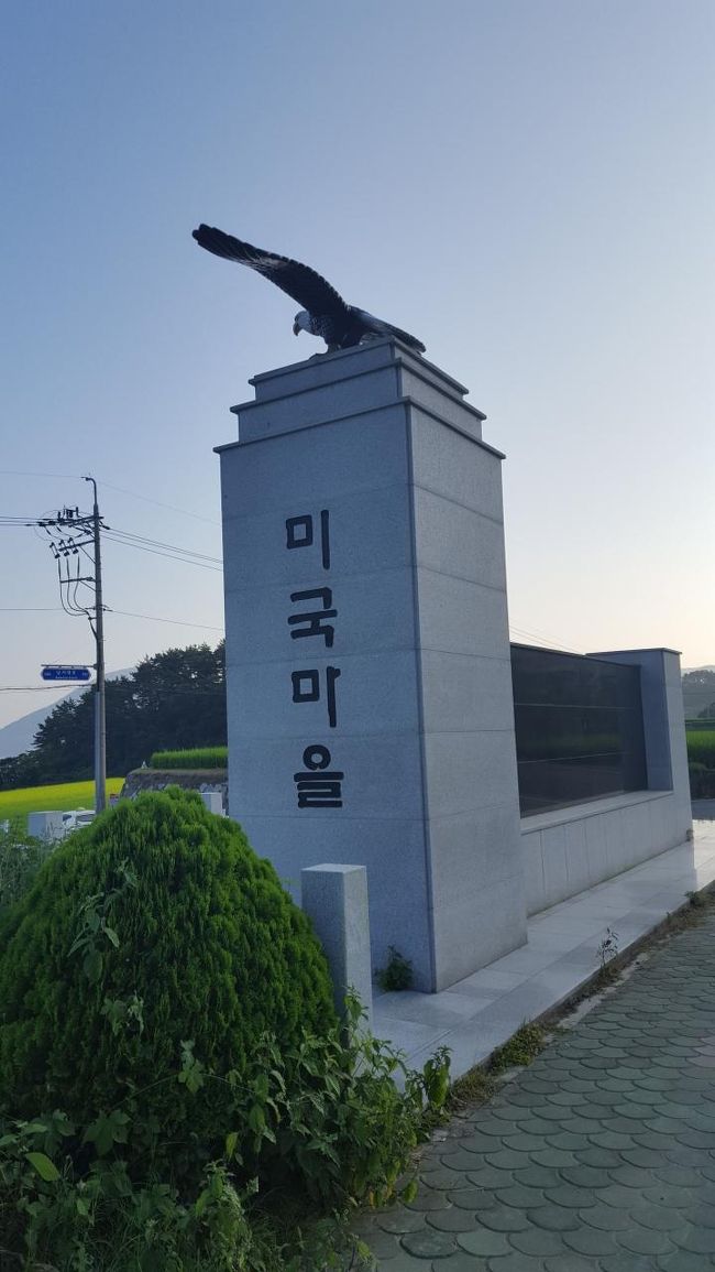 一応「アメリカ村」と記したものが建ってます