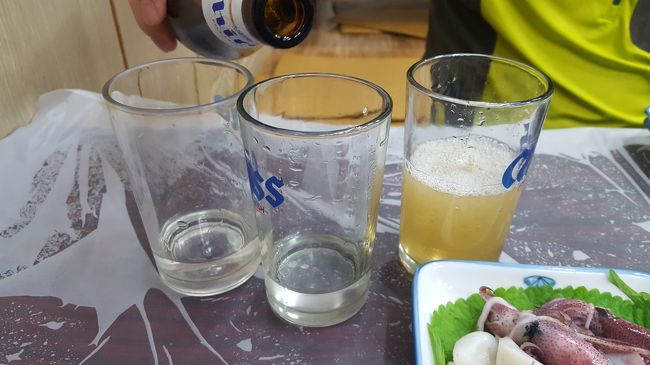 韓国名物、焼酎＋ビールを作ってくれてます。<br />焼酎とビールの比率はこんな感じ。