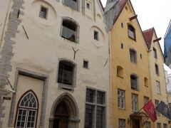 再び雨の中を歩いてフェリーターミナルに向かいます。

ふとっちょマルガレータ近くにある
【The Three Sisters Boutique Hotel】

天皇陛下が宿泊されたホテルとの事なので
雨に濡れながら外からホテル内をよーく見ておきました。