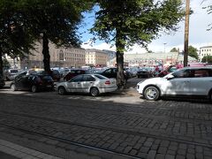 7日目はフリマからスタートします。

Kampintoriから9番トラムでLänsilinkki駅に行ってそこから50mほど離れた
Hietalahti駅まで歩いて6番トラムに乗り換え、2つ目のHietalahdentori駅で
降りれば目の前の広場でフリマは行われています。