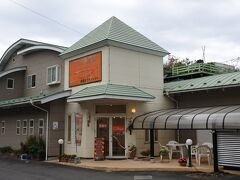 渋川ICで降り、県道33号線へ。
プリン専門店「クレヨン」でクッキーを購入。