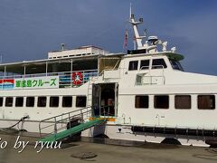 長崎港からクルーズ船で向かいます！
おすすめは２階の展望デッキ！で右側です！！