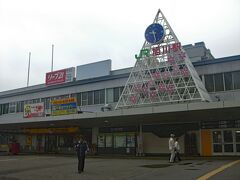 旭川空港からリムジンバスに乗り旭川駅に向かいます。